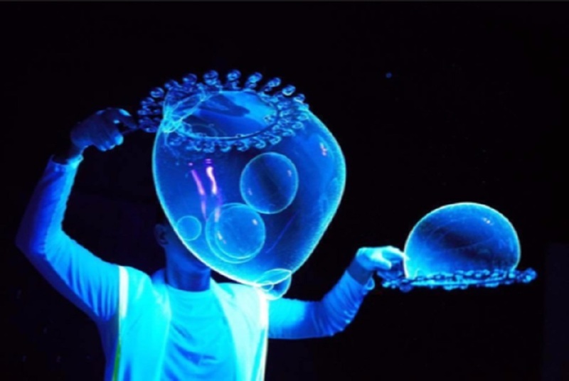 Неоновое Шоу Мыльных Пузырей